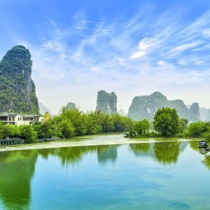 el rio Li a su paso por Guilin con las montañas de fondo