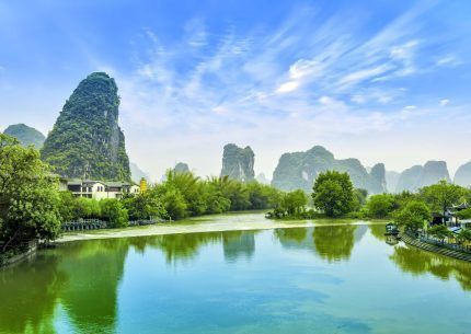 el rio Li a su paso por Guilin con las montañas de fondo